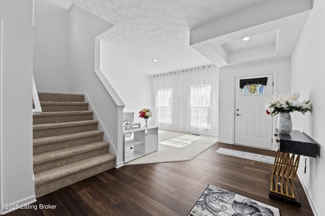 8710 warbler branch Way, Louisville, KY 40229