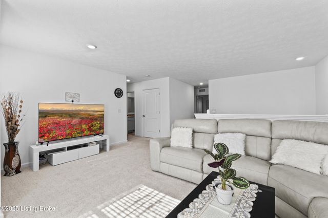 8710 warbler branch Way, Louisville, KY 40229