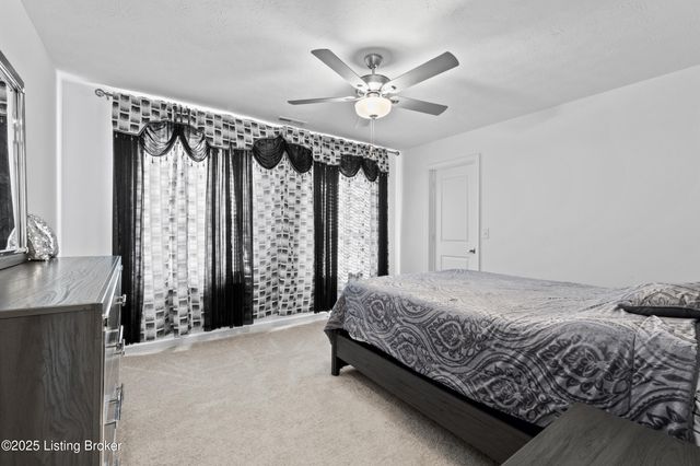 8710 warbler branch Way, Louisville, KY 40229