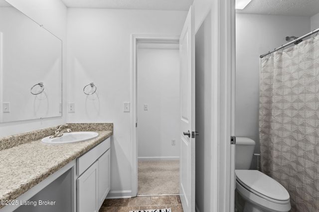 8710 warbler branch Way, Louisville, KY 40229