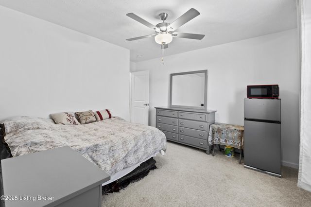 8710 warbler branch Way, Louisville, KY 40229