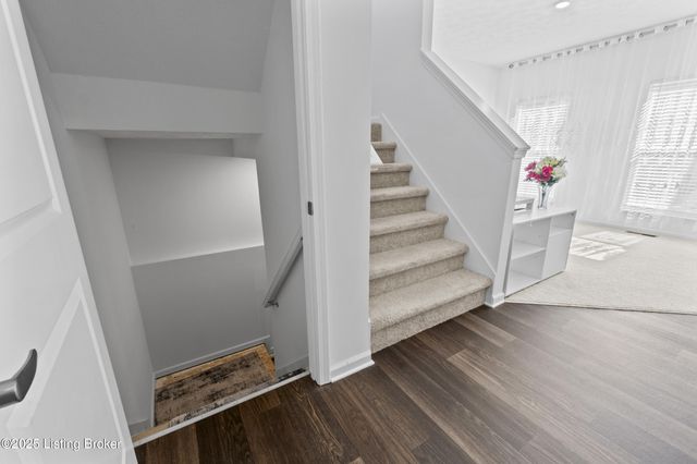 8710 warbler branch Way, Louisville, KY 40229