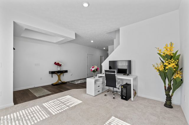 8710 warbler branch Way, Louisville, KY 40229