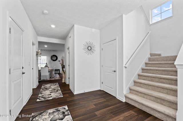 8710 warbler branch Way, Louisville, KY 40229