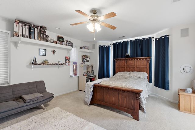 921 Pinzon Street NW, Los Lunas, NM 87031