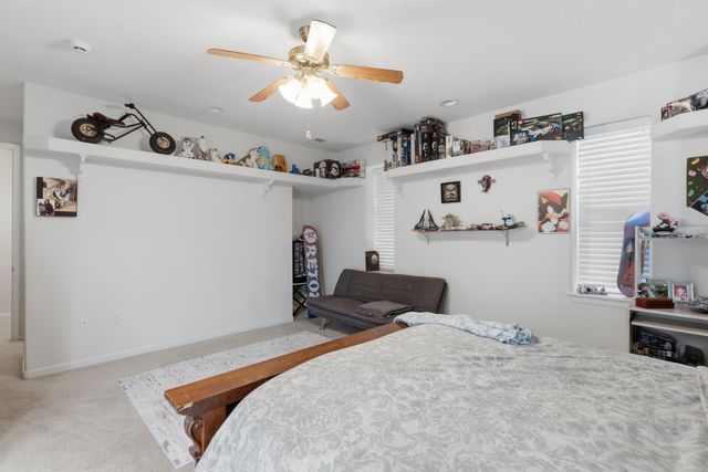 921 Pinzon Street NW, Los Lunas, NM 87031