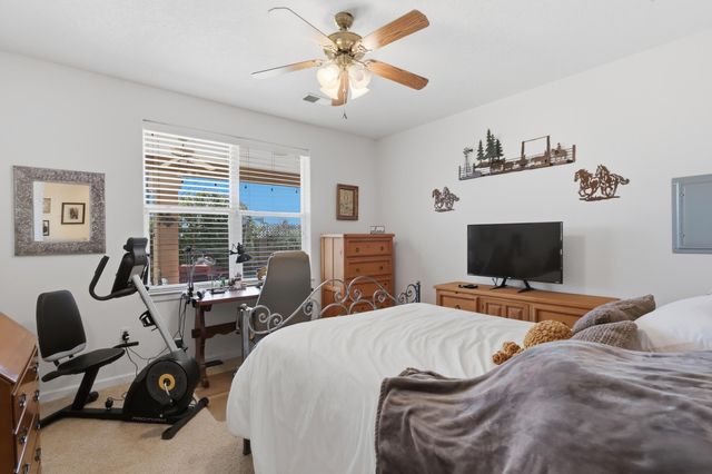 921 Pinzon Street NW, Los Lunas, NM 87031