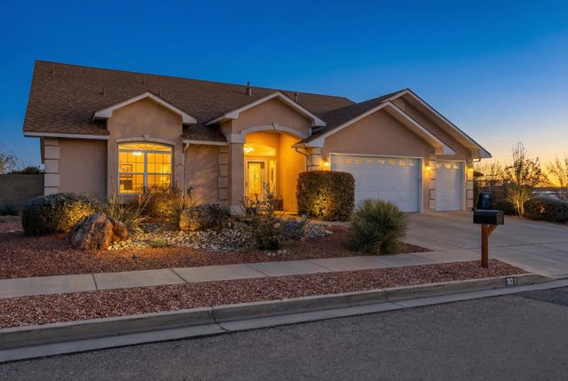 921 Pinzon Street NW, Los Lunas, NM 87031