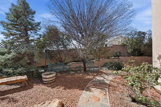 921 Pinzon Street NW, Los Lunas, NM 87031