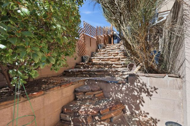 921 Pinzon Street NW, Los Lunas, NM 87031