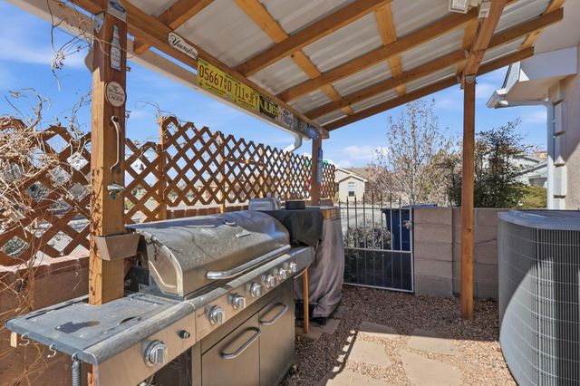 921 Pinzon Street NW, Los Lunas, NM 87031