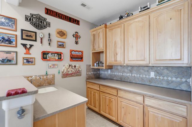 921 Pinzon Street NW, Los Lunas, NM 87031