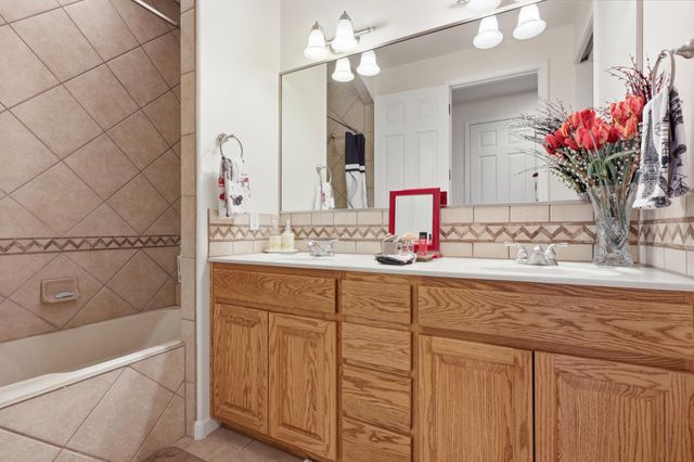 921 Pinzon Street NW, Los Lunas, NM 87031