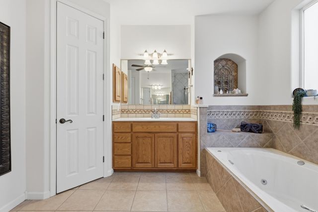 921 Pinzon Street NW, Los Lunas, NM 87031