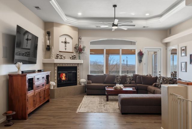 921 Pinzon Street NW, Los Lunas, NM 87031