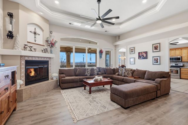 921 Pinzon Street NW, Los Lunas, NM 87031