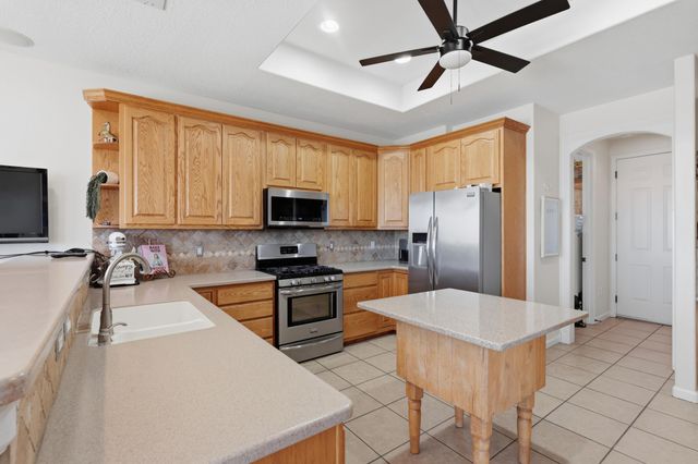 921 Pinzon Street NW, Los Lunas, NM 87031