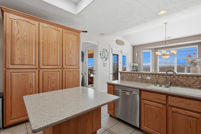 921 Pinzon Street NW, Los Lunas, NM 87031