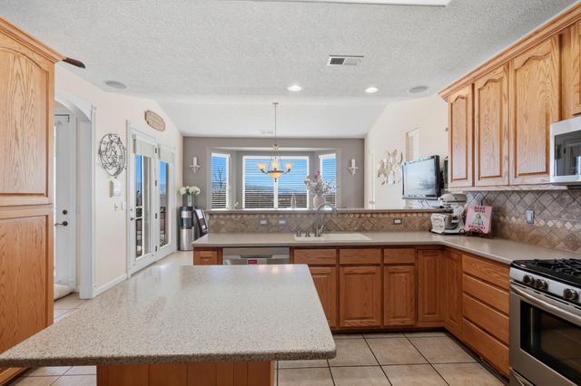 921 Pinzon Street NW, Los Lunas, NM 87031