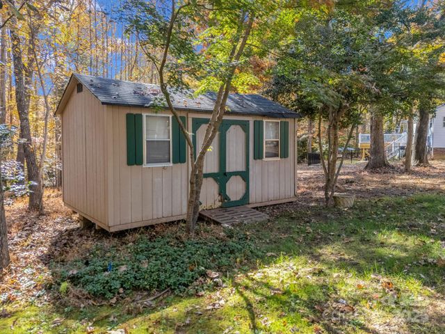 1615 Oak Park Court, Iron Station, NC 28080