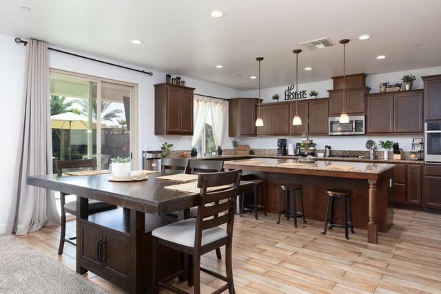1140 Ridge Creek Estates Way, Dinuba, CA 93618