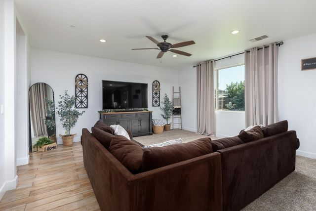 1140 Ridge Creek Estates Way, Dinuba, CA 93618