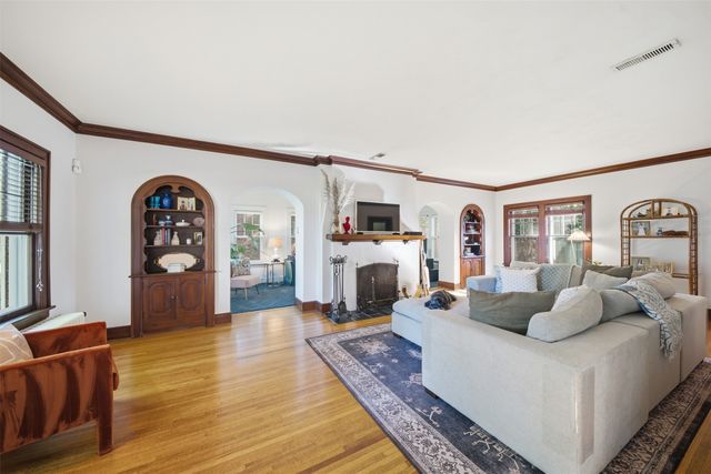 724 54th Street, Des Moines, IA 50312