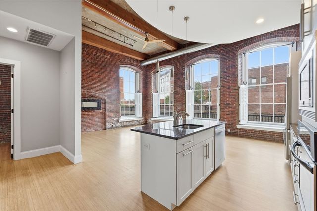 30 Market St 1, Lowell, MA 01852