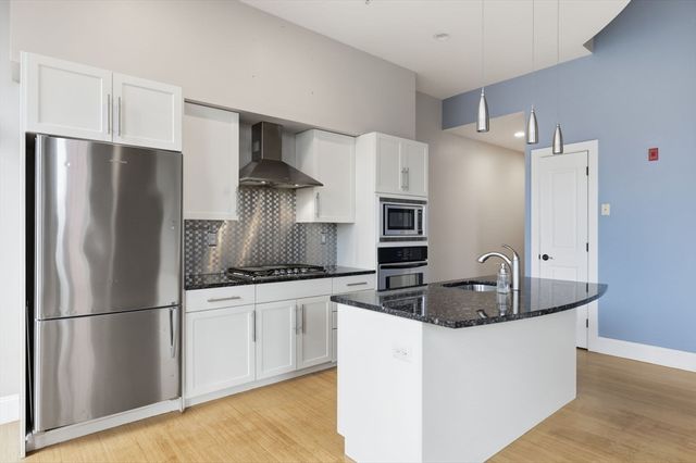 30 Market St 1, Lowell, MA 01852