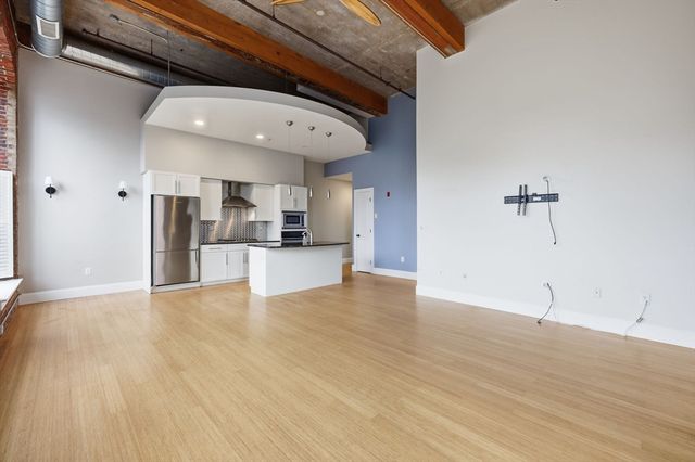 30 Market St 1, Lowell, MA 01852