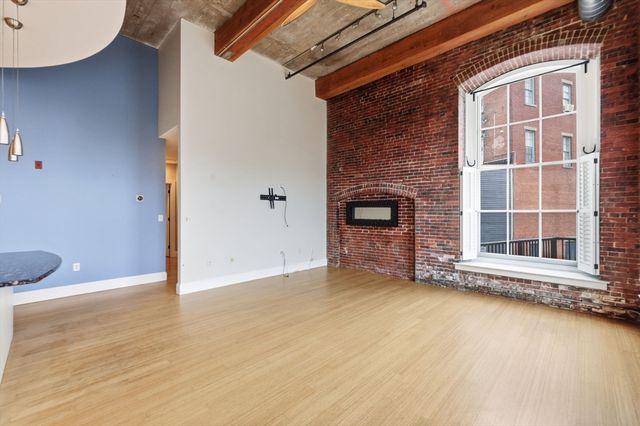 30 Market St 1, Lowell, MA 01852