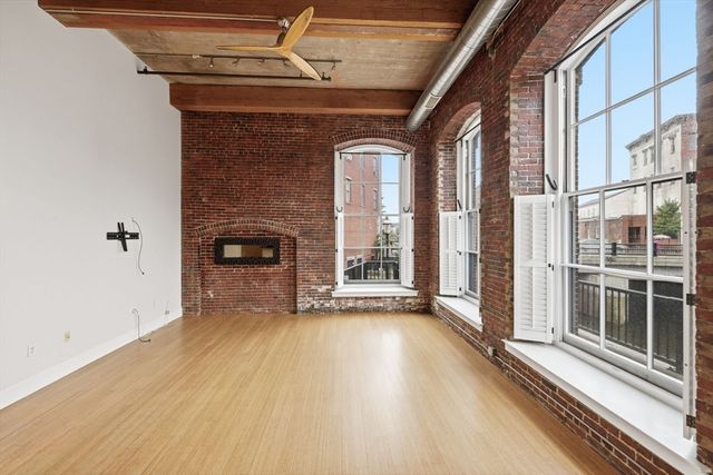 30 Market St 1, Lowell, MA 01852
