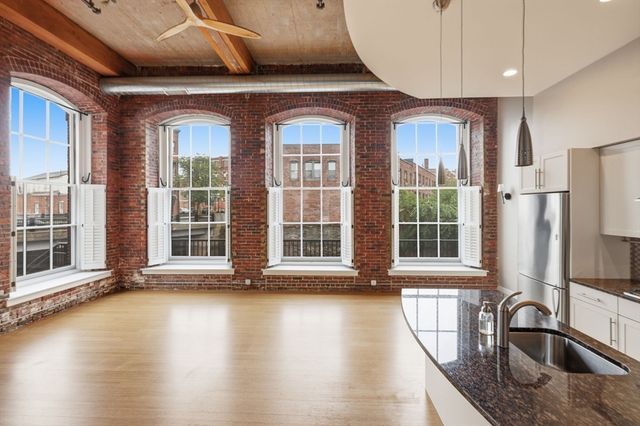 30 Market St 1, Lowell, MA 01852