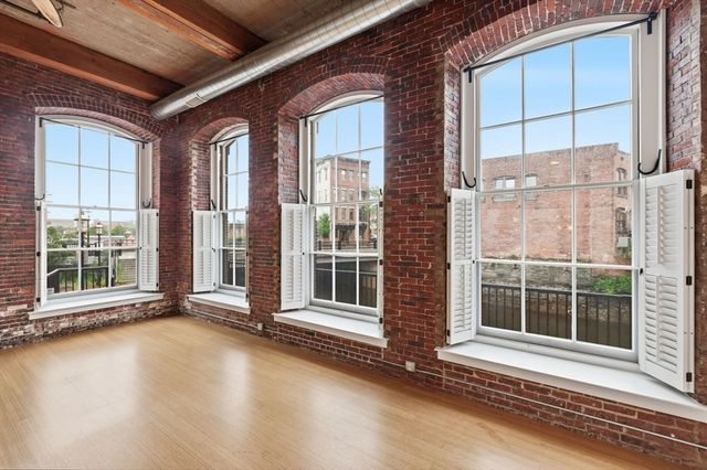 30 Market St 1, Lowell, MA 01852