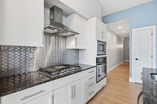 30 Market St 1, Lowell, MA 01852