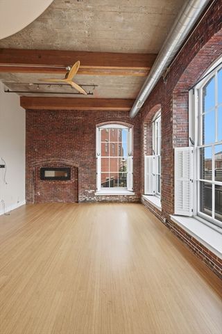 30 Market St 1, Lowell, MA 01852