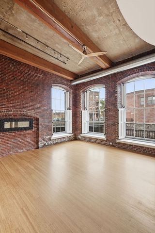 30 Market St 1, Lowell, MA 01852