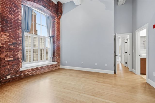 30 Market St 1, Lowell, MA 01852