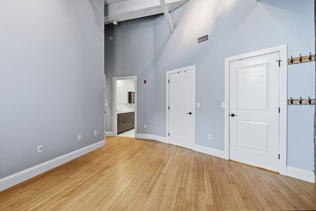 30 Market St 1, Lowell, MA 01852