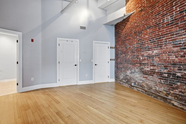 30 Market St 1, Lowell, MA 01852