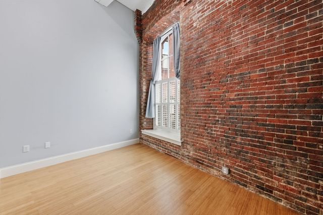 30 Market St 1, Lowell, MA 01852