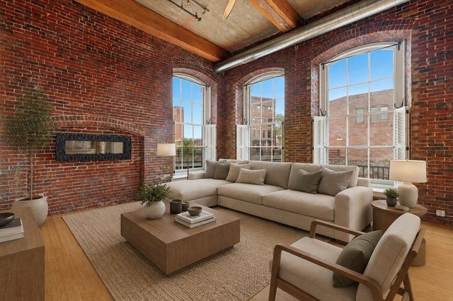 30 Market St 1, Lowell, MA 01852