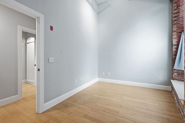 30 Market St 1, Lowell, MA 01852