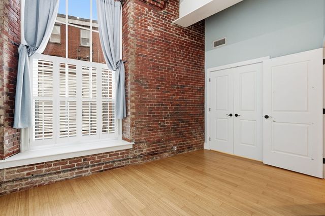 30 Market St 1, Lowell, MA 01852