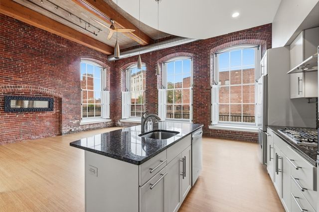 30 Market St 1, Lowell, MA 01852
