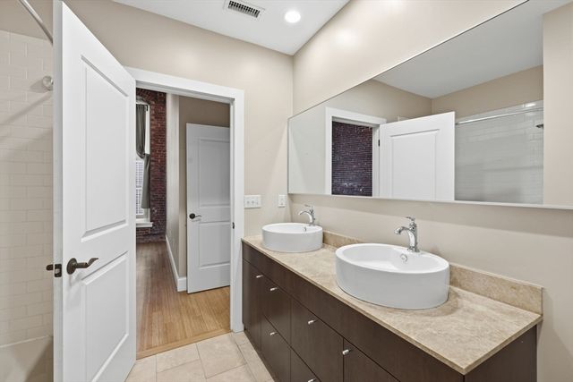 30 Market St 1, Lowell, MA 01852