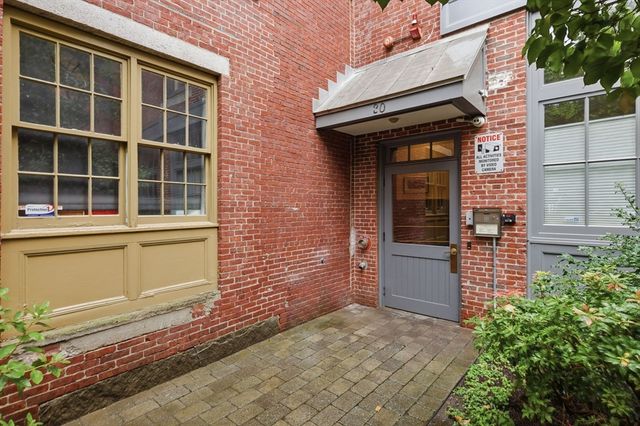 30 Market St 1, Lowell, MA 01852
