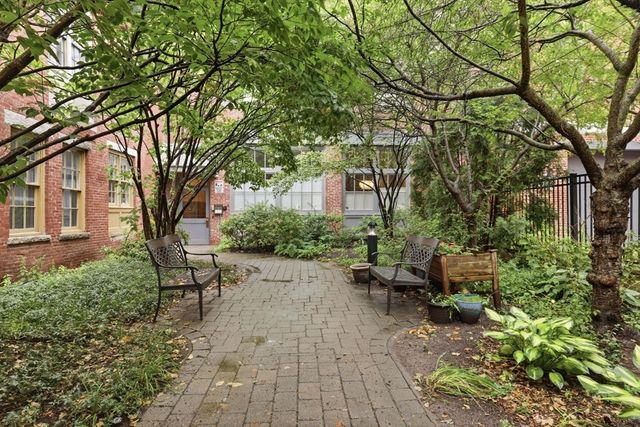 30 Market St 1, Lowell, MA 01852