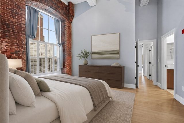 30 Market St 1, Lowell, MA 01852