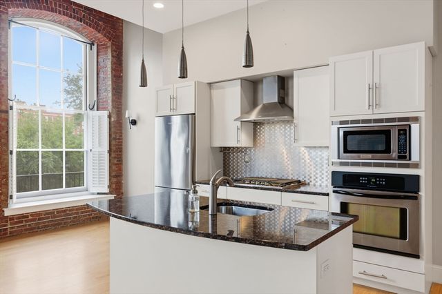 30 Market St 1, Lowell, MA 01852